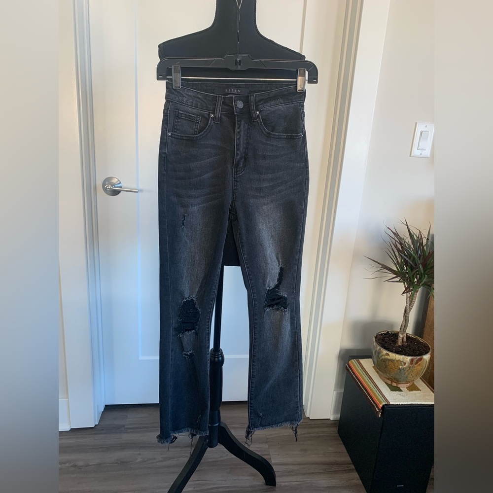 👖RISEN NWOT stretchy high waist cropped distressed black jeans